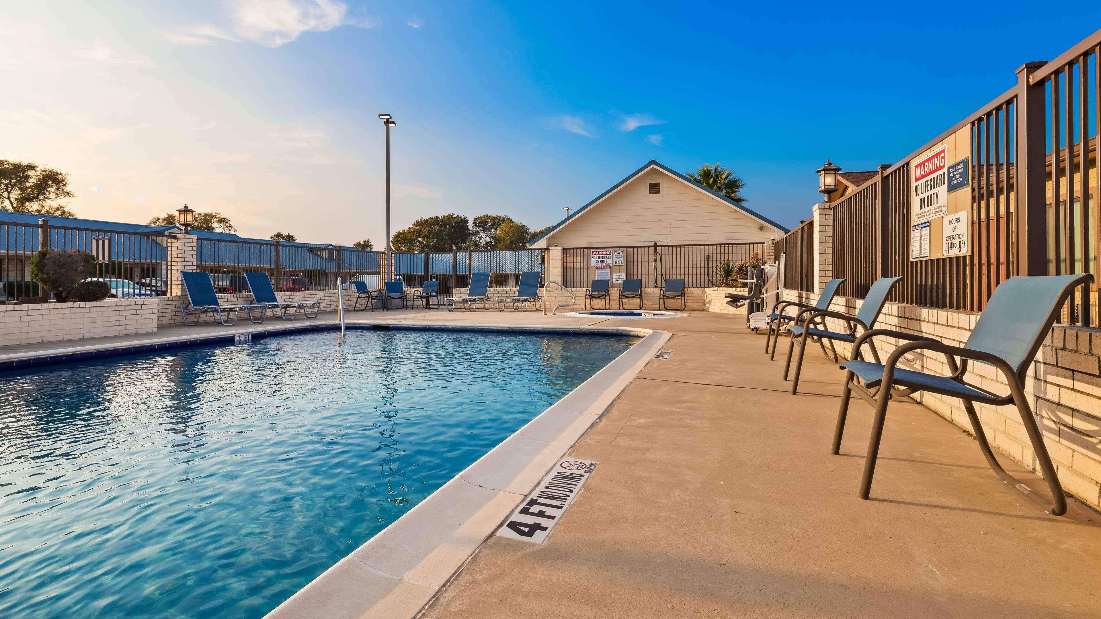 Best Western Regency Inn & Suites Gonzales Kültér fotó